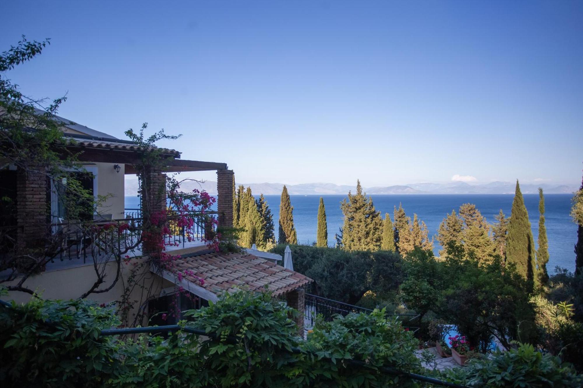 Lucky Villa *